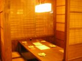 店内手前の完全個室です
