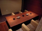 向かい合わせで同僚との飲み会にぴったり。