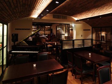 サンク CINQ バーアンドダイニング BAR & DININGの雰囲気1