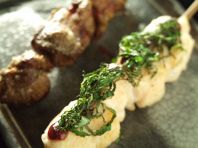 朝〆健美鶏の串焼き