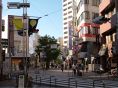 美容室クワトロ等が見える交差点まで出て⇒