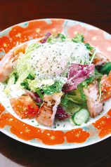 料理メニュー写真&nbsp;厚切りベーコンのシーザーサラダ 819円