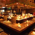 スタッフとの会話も楽しいカウンター席