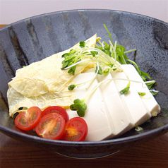 料理メニュー写真 豆富と生湯葉のサラダ
