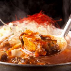 料理メニュー写真&nbsp;【ピリ辛　うまみ　韓流鍋】牛テール鍋