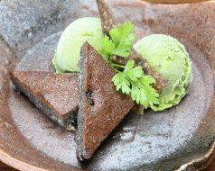 料理メニュー写真 黒胡麻スフレと抹茶アイス