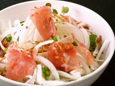 料理メニュー写真 【5月限定】★野菜ソムリエのレシピ★新たまねぎ生ハムのマリネ風サラダ