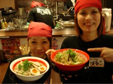 ラーメン 四天王 新宿 エヌエス NSビル店の雰囲気1