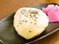 料理メニュー写真&nbsp;焼きおにぎりのチーズバジル