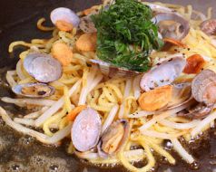 料理メニュー写真&nbsp;ボンゴレ風塩焼きそば