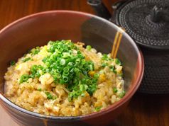 料理メニュー写真 地鶏のスープかけ玄米チャーハン