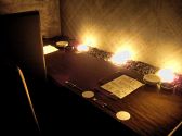 背高のソファで、プライベート感を演出
