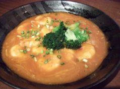 料理メニュー写真&nbsp;チーズ海老チリ／土鍋の焼きとろろ／鶏みそクリーム煮込み
