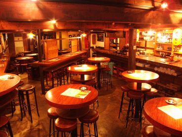 居酒屋 麦や 新橋 ガード下の雰囲気1