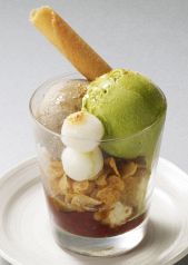料理メニュー写真 二種のお茶アイスと白玉のプチパフェ