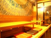 アール R SHOT & FOODS ショット アンド フーズの雰囲気2