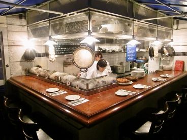 ペスカデリア 銀座店 オイスターバーの雰囲気1