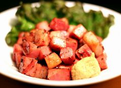 料理メニュー写真 サイコロベーコンのペッパーグリル