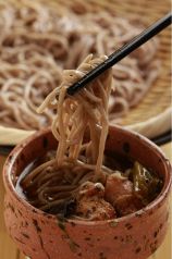 料理メニュー写真&nbsp;炙り地鶏だしのつけ汁蕎麦