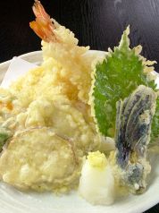 料理メニュー写真&nbsp;天麩羅盛り合わせ（えび・いか・白身・やさい五点）