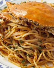 料理メニュー写真 渡りガニのトマトソースのスパゲティー