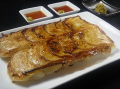 料理メニュー写真 手作り一口餃子(8個)