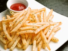 料理メニュー写真 皮付きほくほくポテトフライ