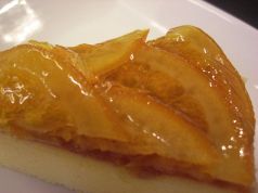 料理メニュー写真 オレンジのチーズケーキスフレ