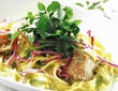 料理メニュー写真 クレソンと若鶏のクリームタリアテッレ
