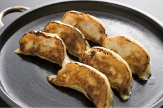 料理メニュー写真&nbsp;石焼鍋貼（石焼ギョーザ）
