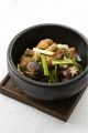 料理メニュー写真&nbsp;石焼鶏骨（鶏の唐揚げニンニク風味の石焼き）