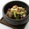 料理メニュー写真&nbsp;石焼鶏骨（鶏の唐揚げニンニク風味の石焼き）
