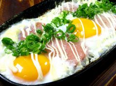 料理メニュー写真&nbsp;スパムエッグ鉄板焼き