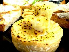料理メニュー写真&nbsp;丸焼きカマンベールチーズ
