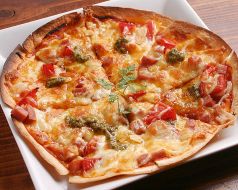 料理メニュー写真&nbsp;ココヤ特製。うすうすピザ