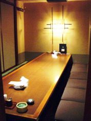 8～10名様、掘りごたつ個室。最大36名様迄