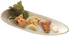 料理メニュー写真&nbsp;鶏の唐揚げ３種盛り