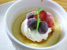 料理メニュー写真 たっぷりベリーのクリームブリュレ