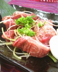 料理メニュー写真 角切りタン塩