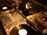 貸切時は10名～DJブース有