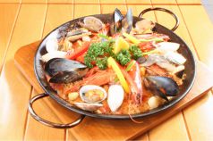 料理メニュー写真 魚貝たっぷりパエリア