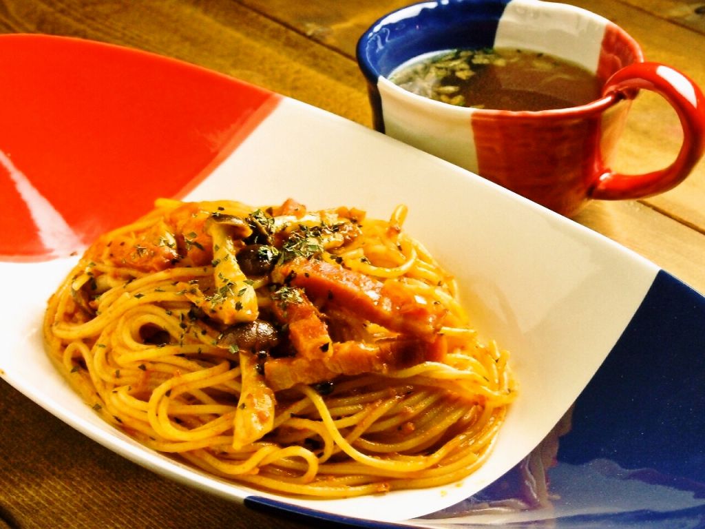 バーフードだけじゃなく、しっかりご飯も食べれちゃいます♪パスタやピザ、ご飯ものもあります!