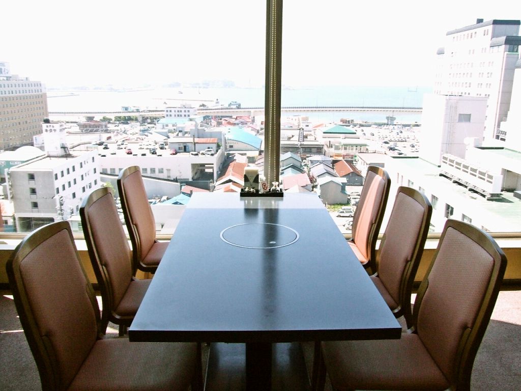 お食事をしながら函館の絶景を見ることができる二重に楽しめるレストランです。