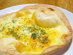 料理メニュー写真&nbsp;トリプルチーズピザ