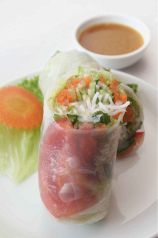 料理メニュー写真&nbsp;野菜だけの生春巻き・揚げた春雨とさつまいも入り生春巻き