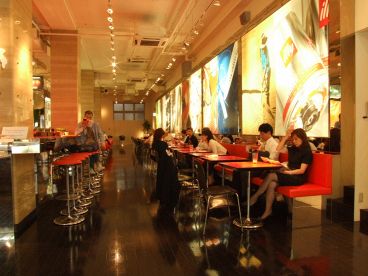 illy イリー 日本橋中央通り店の雰囲気1