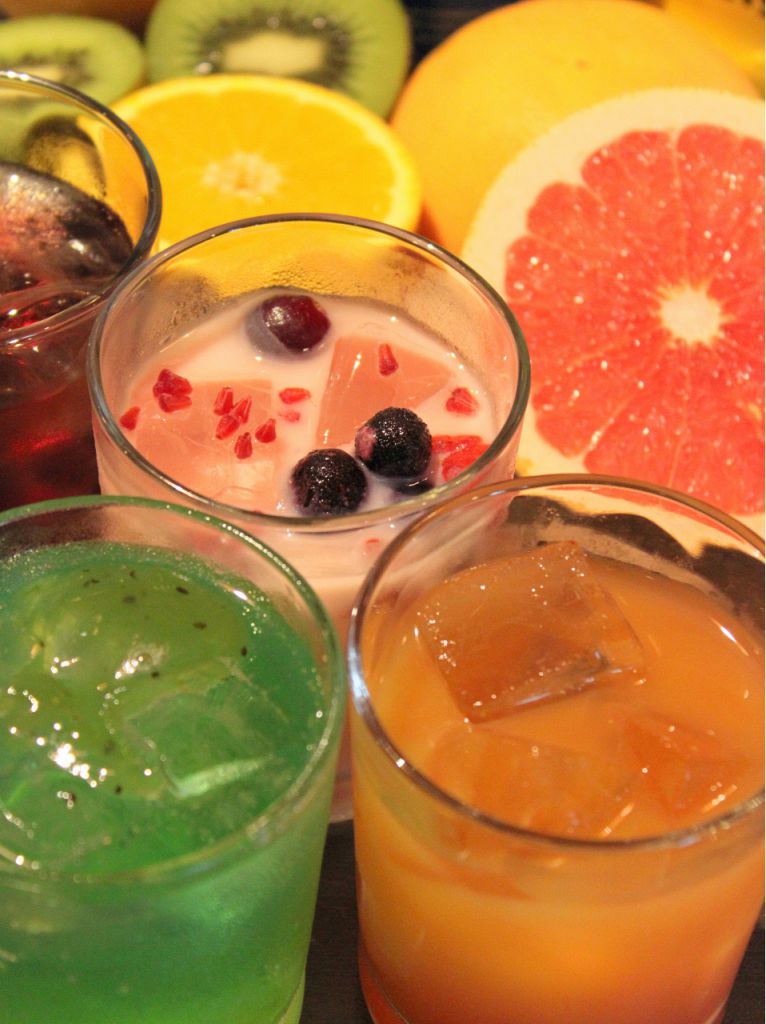 豊富な種類のカクテルや梅酒やハイボールなど150種類以上のドリンクが2時間飲放題1500円→980円