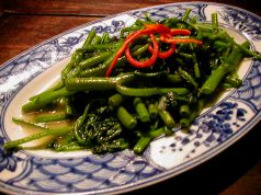 料理メニュー写真 越南青菜 空芯菜のにんにく炒め