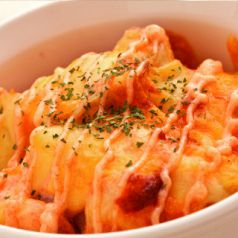 料理メニュー写真 じゃがいもこんがり明太マヨネーズ焼き
