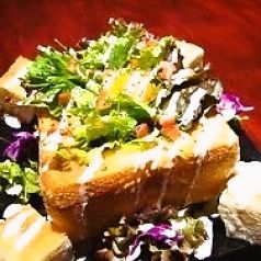料理メニュー写真 パンケース入りシーザーサラダ